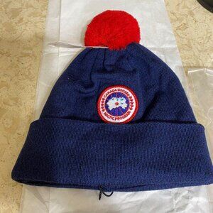 Canada Goose NWT Kid's Logo Patch Pompom Hat ($140) w/tax (Size-One Size) Navy